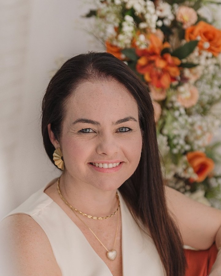 Milena Lago sorrindo
